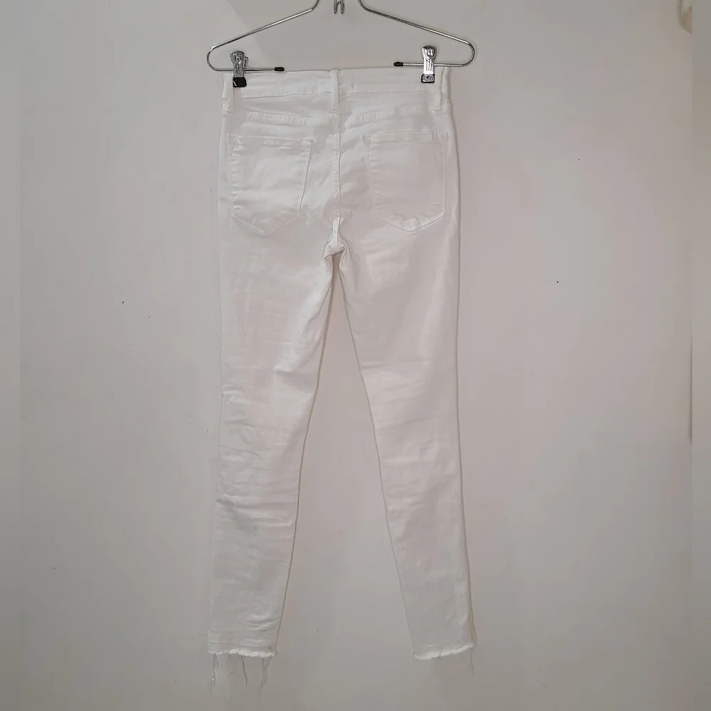 FRAME Le Skinny De Jeanne Crop Distressed Jeans in Blanc White Sz 27 - Picture 5 of 13